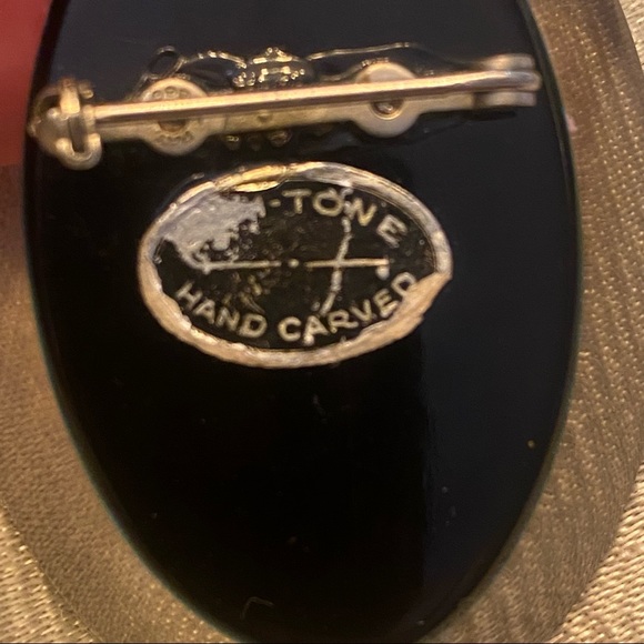 Large vintage reverse carved lucite brooch - Picture 3 of 7